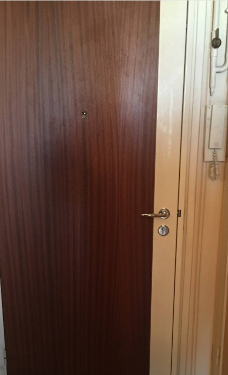 Pose de serrure carénée sur porte d'entrée à Lyon